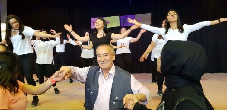 Meslek Liseli Kızlardan Yaşlılara Vefa G2