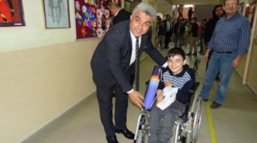 Belediye Başkanı &Ccedil;alışkan&rsquo;dan &Ouml;zel &Ouml;ğrencilere Hediye