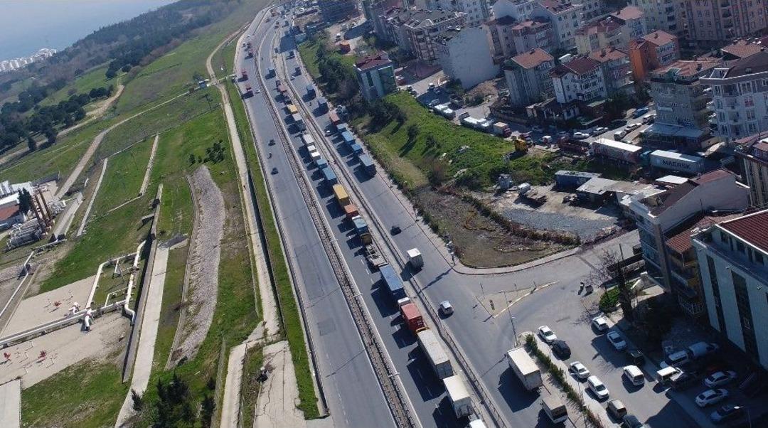 (&ouml;zel Haber) Ambarlı Limanında Tır Kuyruğu &Ccedil;ilesi