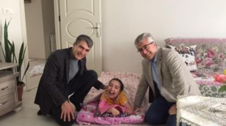 Ak Parti Merkez İl&ccedil;e Başkanı &Ouml;zt&uuml;rk&rsquo;den Engelli &Ccedil;ocuklara Ziyaret