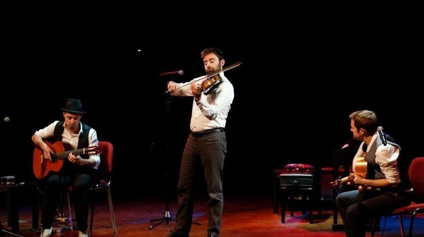 Cobario, K&uuml;&ccedil;&uuml;k&ccedil;ekmece&rsquo;de Konser Verdi