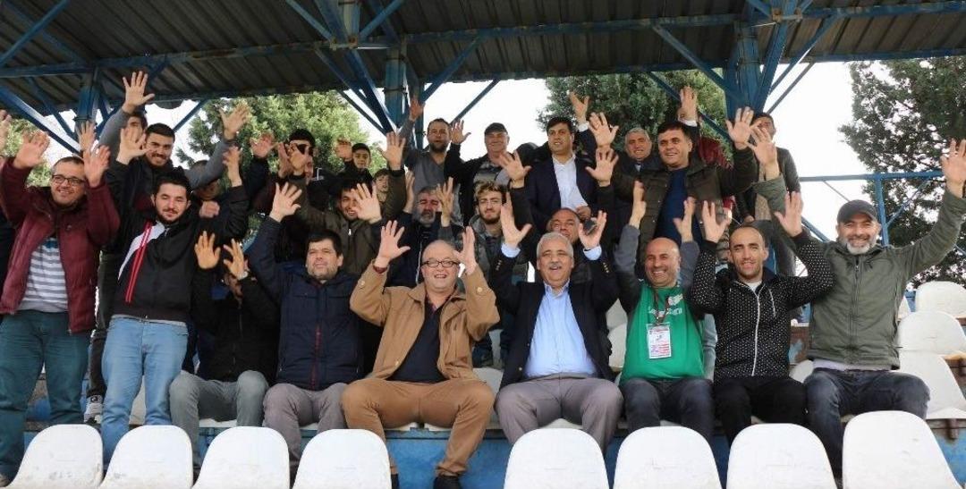 Vali G&uuml;ven&ccedil;er İşitme Engelliler Futbol Ma&ccedil;ını İzledi