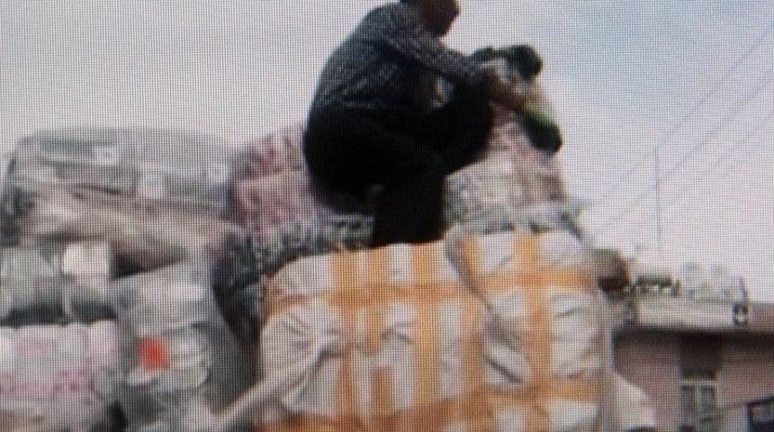 Kamyonetteki Eşyaların &Uuml;zerinde Tehlikeli Yolculuk