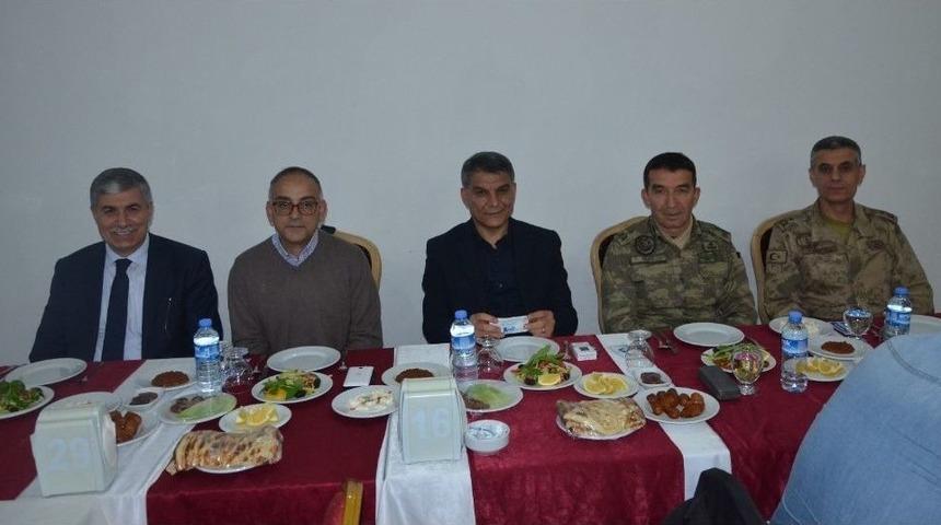 Tatvan Belediyesinden Kurum Amirlerine İftar Yemeği