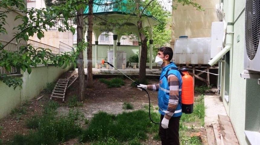 Bayburt Belediyesi Ekipleri İlaçlama Mesaisine Devam Ediyor