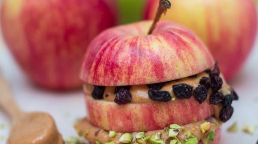 Yerfıstığı Ezmeli Lezzetli Elma Sandviçler