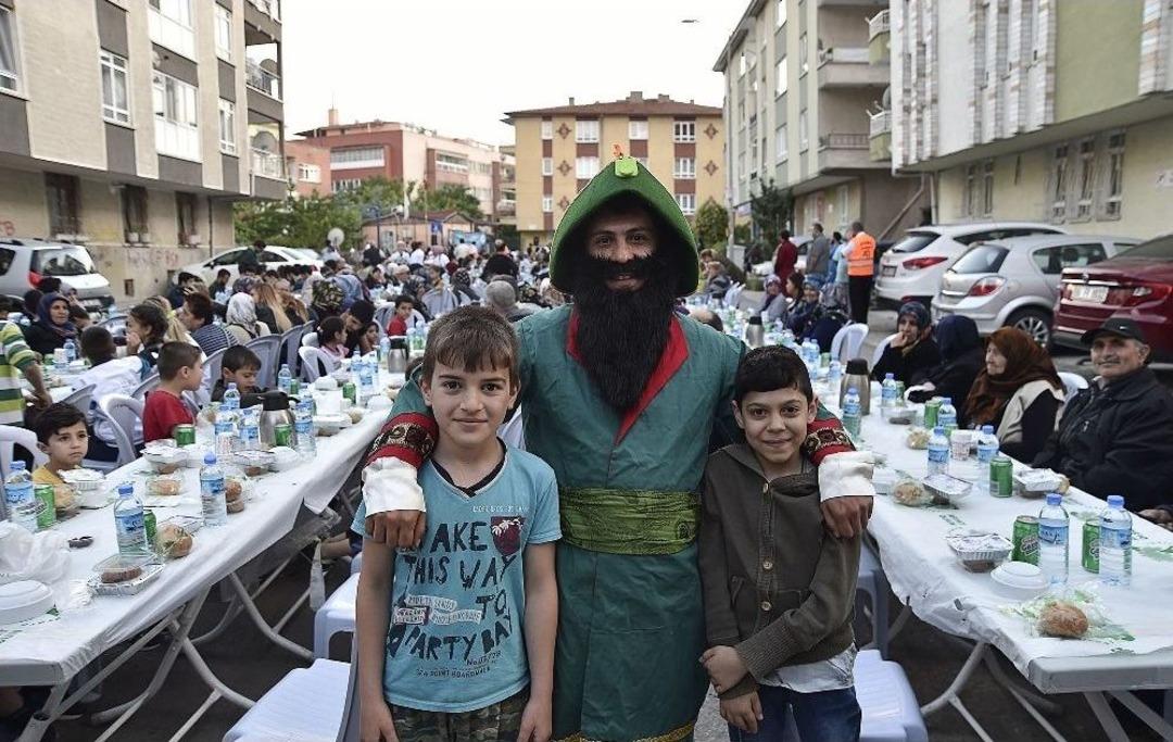 Mamak Belediyesi Mahallelerde İftar Sofraları Kurmaya Devam Ediyor