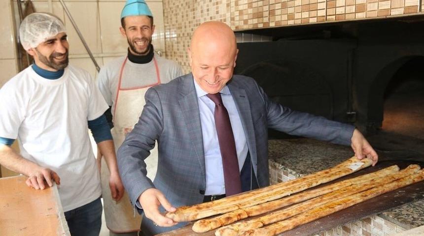 Başkan &Ccedil;olakbayrakdar Ziyaret Ettiği Fırında Pide Hazırladı