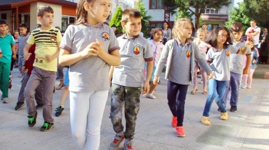 (&ouml;zel) Derse Spor Yaparak Başlıyorlar