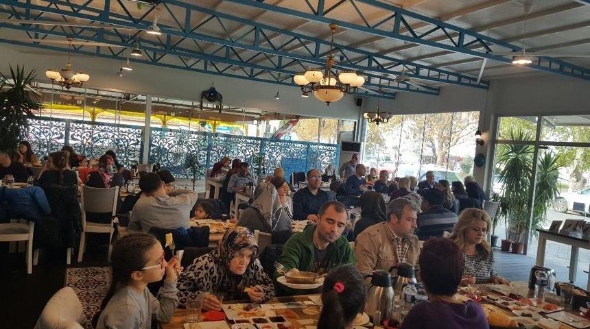Burhaniye&rsquo;de &Ouml;ğrenci Velileri Kahvaltıda Buluştu