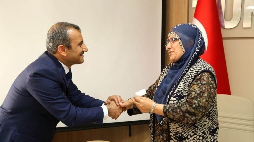 Başkanlık Konutunu 5 Yetim &Ccedil;ocuğu Olan Anneye Verdi