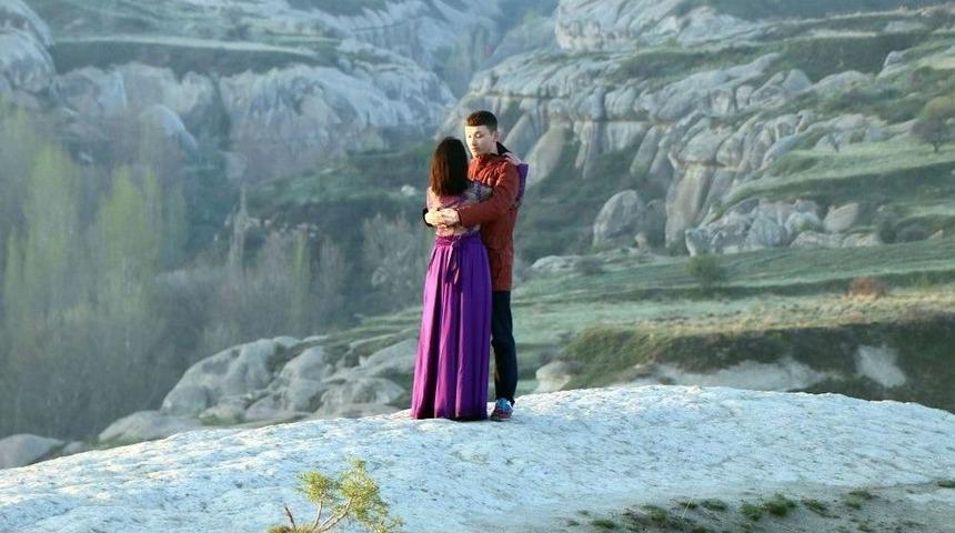 Aşıklar Tepesi&rsquo;nde Kırgız Kız, Erkek Arkadaşını Dakikalarca Tokatladı