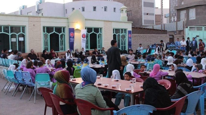 Tika Herat&rsquo;ta 250 Yetim İ&ccedil;in İftar Programı D&uuml;zenledi