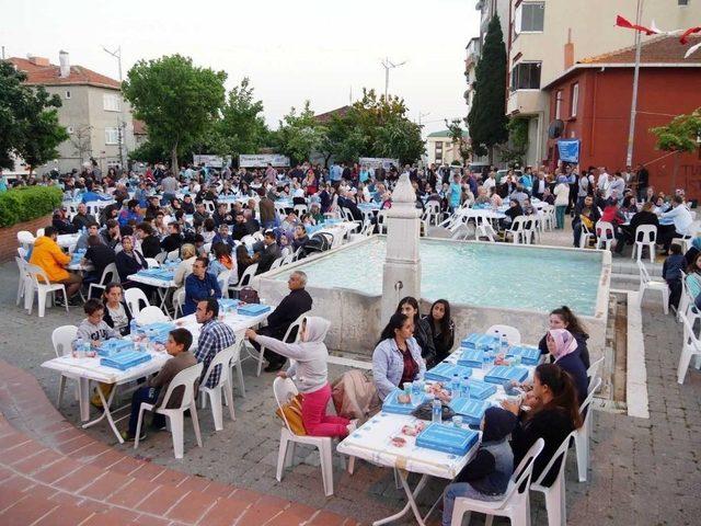 Büyükçekmece Ailesi, Ramazan’ın Güzelliğini İftar Sofralarında Paylaşıyor