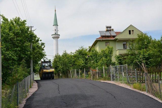 Kartepe’de Köy İçi Yolları Asfaltlandı