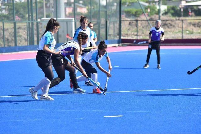 Okul Sporları Hokey Gençler Türkiye Şampiyonası Başladı