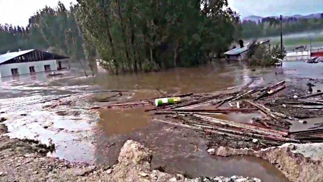 Kara&ccedil;oban&rsquo;ı Dolu Ve Sel Vurdu