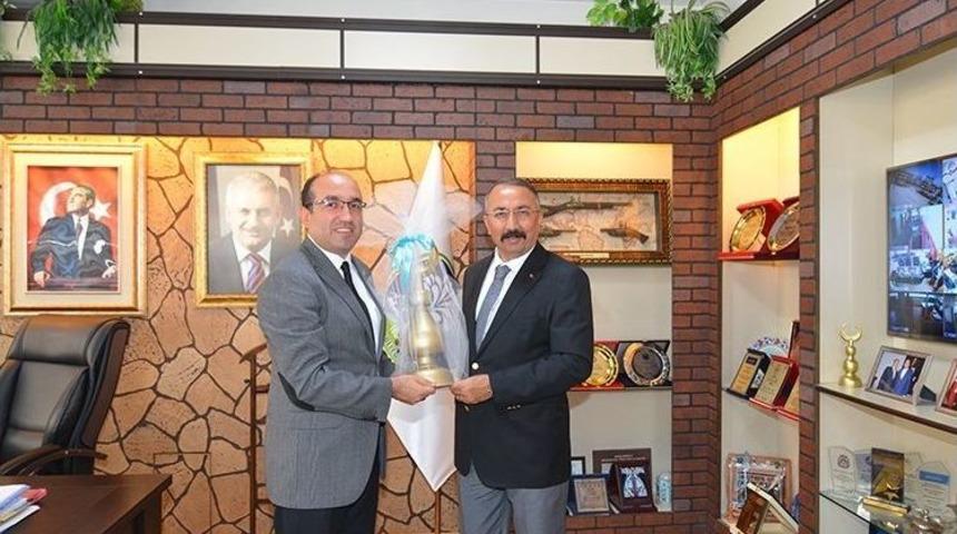 Afyonkarahisar Emniyet M&uuml;d&uuml;r&uuml; Şen&rsquo;den Başkan &Ccedil;&ouml;l&rsquo;e Veda Ziyareti