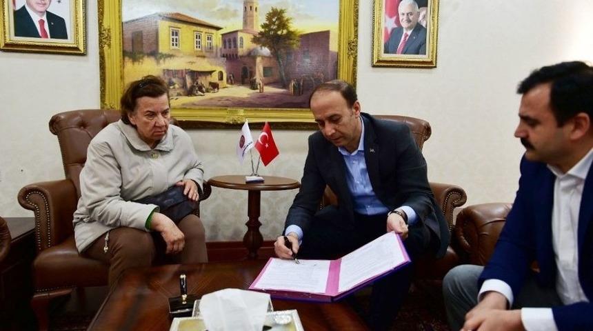 Emekli Doktor Eğitime 2 Yılda 1 Milyon Lira Bağışladı