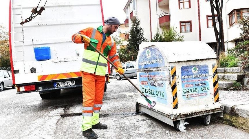 G&uuml;nde 100 Konteyner Dezenfekte Ediliyor
