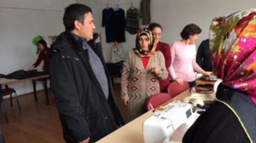 Çıldır’da Kaymakamı İmamoğlu, Dikiş- Nakış Kursunu Ziyaret Etti