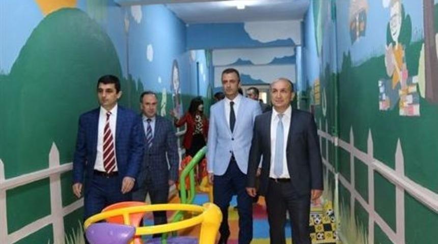 Cezaevinin İ&ccedil;ini &Ccedil;ocuklar İ&ccedil;in Renklendirdiler