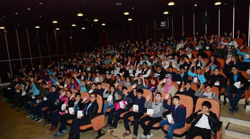 Yıldırım&rsquo;da 30 Bin &Ouml;ğrenci Sinemayla Buluşuyor
