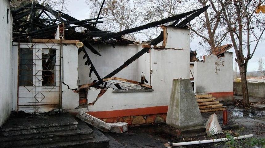 Bayrami&ccedil;&rsquo;te Belediyeye Ait Bina Yandı