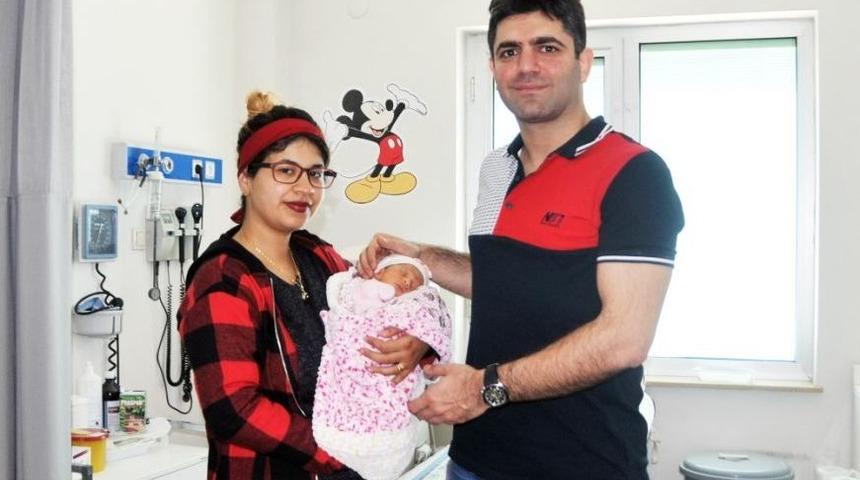 2 G&uuml;nl&uuml;k Bebekten 10 Santimetrelik Kist Alındı