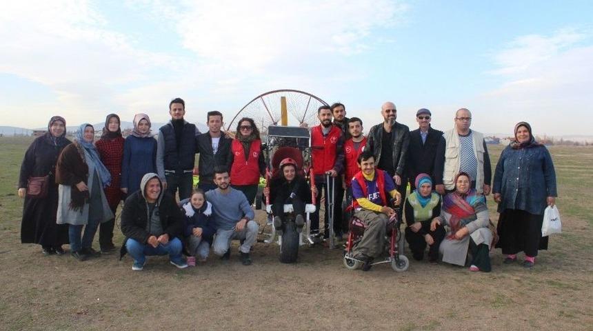 Engelliler Paramotor İle Hayatlarının En B&uuml;y&uuml;k Heyecanını Yaşadılar