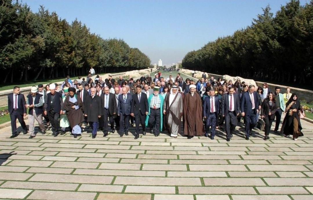 T&uuml;rkmen Alevi Bektaşi Vakfı &Uuml;yeleri Anıtkabir&rsquo;i Ziyaret Etti