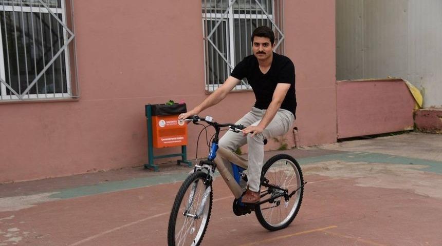 Başiskele&rsquo;de &Ouml;ğretmenlere Bisiklet Hediye Edildi