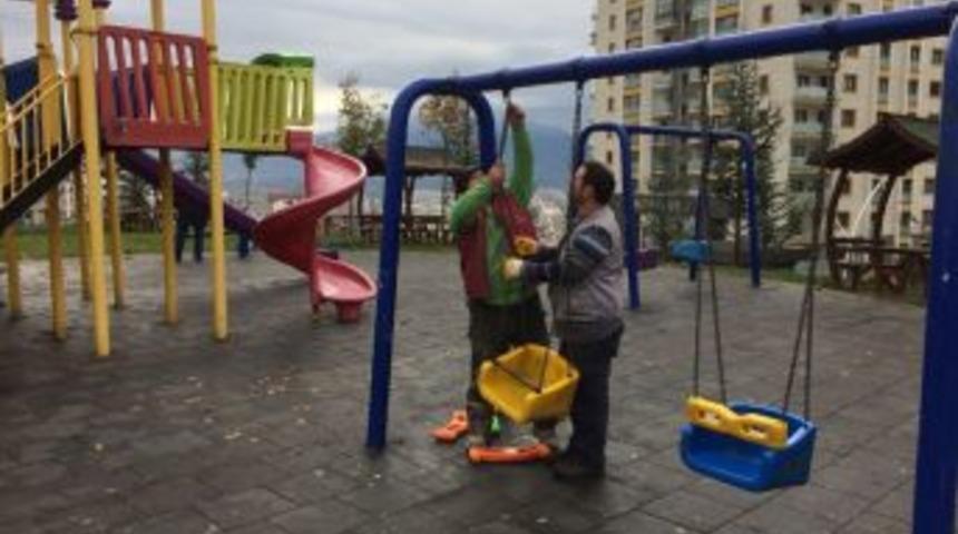 Kocaeli&rsquo;de Parklarda Periyodik Bakım Yapılıyor