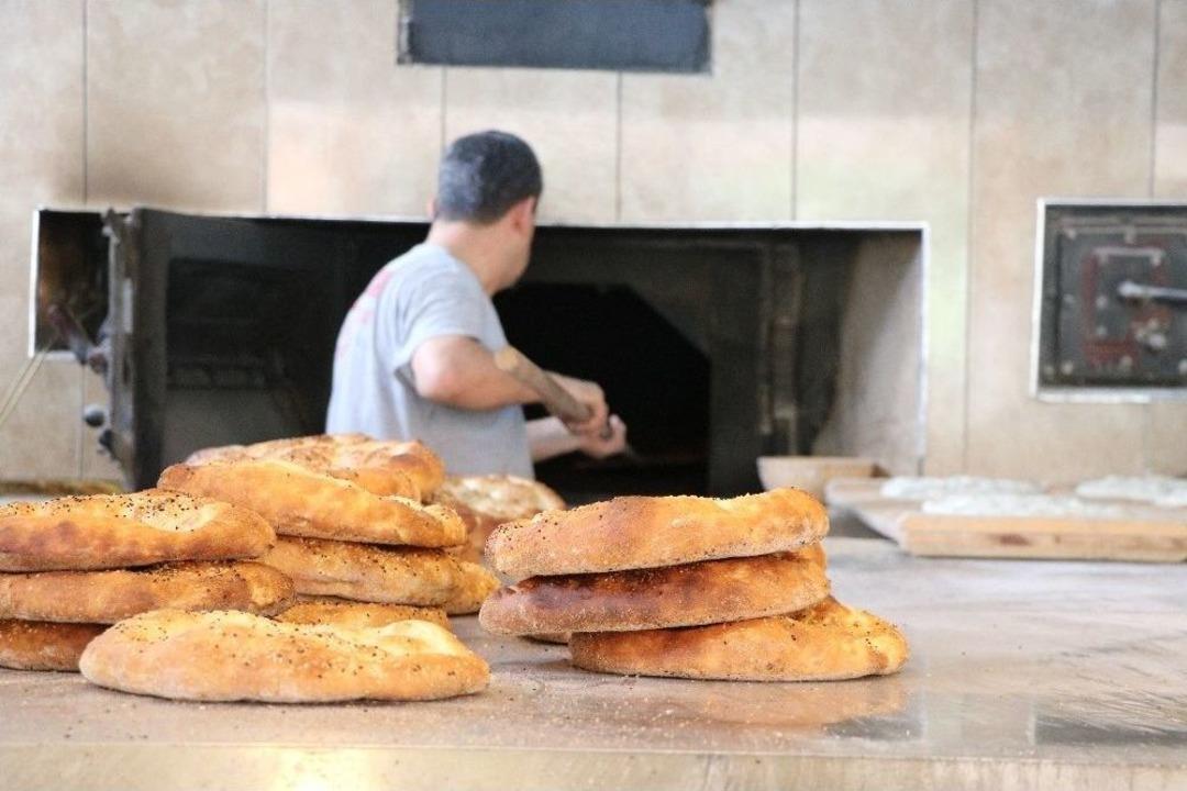 270 Derecede &Ccedil;alışan Fırının Başında Oru&ccedil; Tutuyorlar