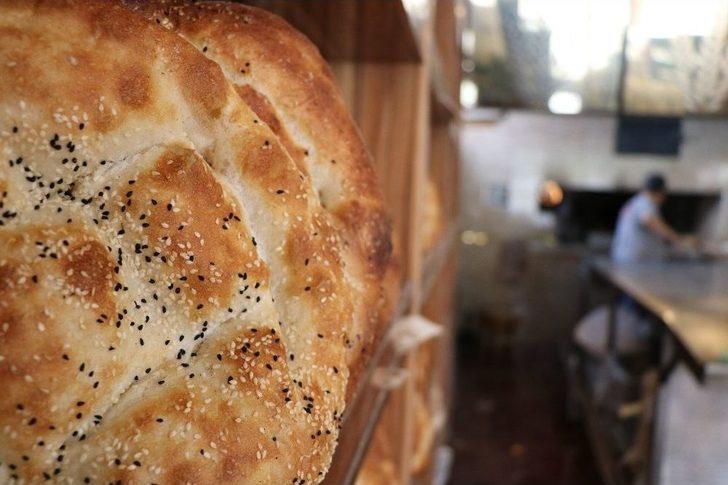 270 Derecede Çalışan Fırının Başında Oruç Tutuyorlar G1