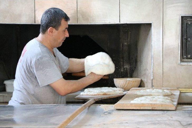 270 Derecede Çalışan Fırının Başında Oruç Tutuyorlar G3