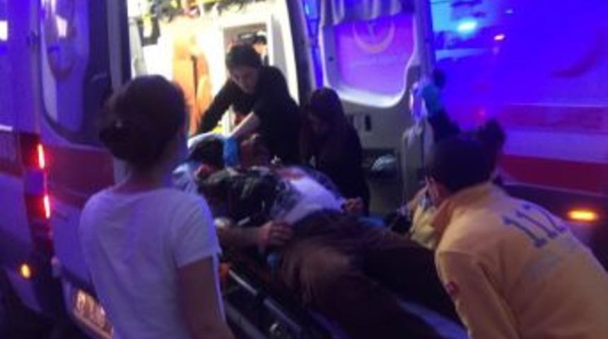 Konya&rsquo;da Bir Gen&ccedil; Amca Ve Babasını K&uuml;rekle Darp Edip, Bı&ccedil;akla Yaraladı