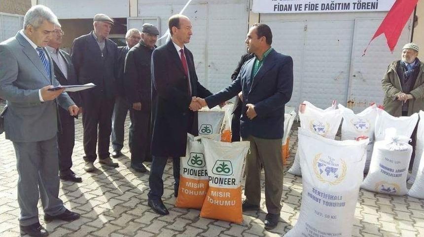 Şaphane&rsquo;de Nohut Ve Mısır Tohumu Dağıtıldı