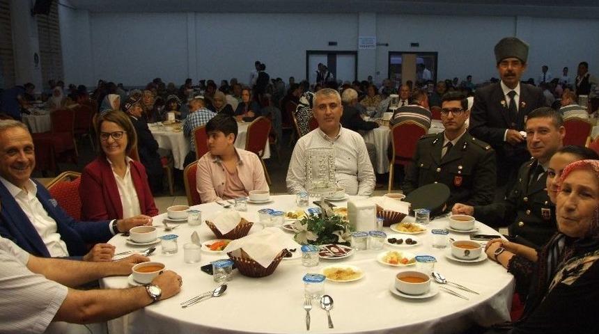 &Ouml;demişli Gazi Ve Şehit Aileleri İftarda Buluştu