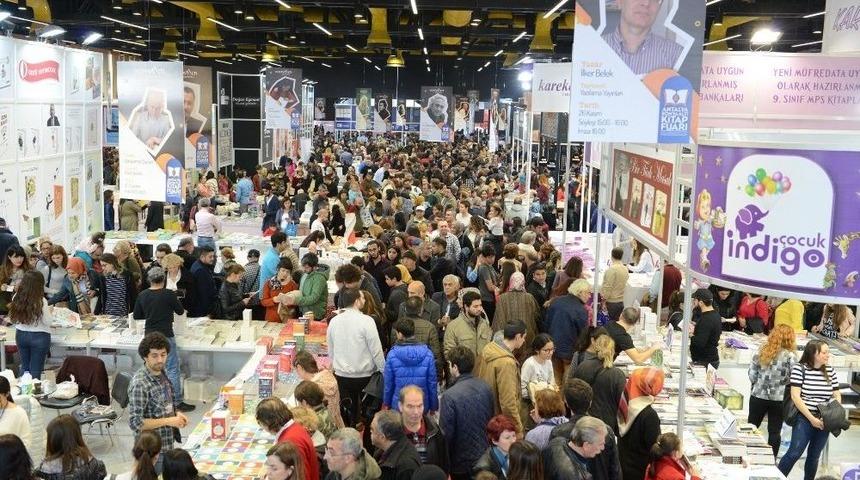 Antalya Konyaaltı Kitap Fuarını 303 Bin 600 Kişi Ziyaret Etti