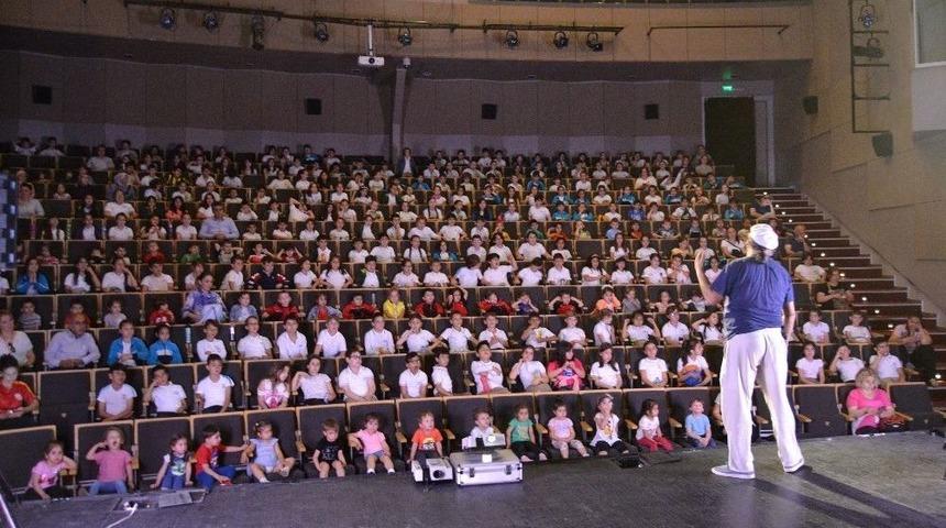 D&uuml;nya S&uuml;t G&uuml;n&uuml;, S&uuml;tla&ccedil; Şov Tiyatro G&ouml;sterisi İle Kutlandı