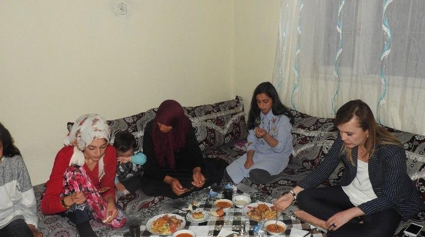 Kaymakam U&ccedil;ar, Vatandaşın İftar Sofrasına Konuk Oldu