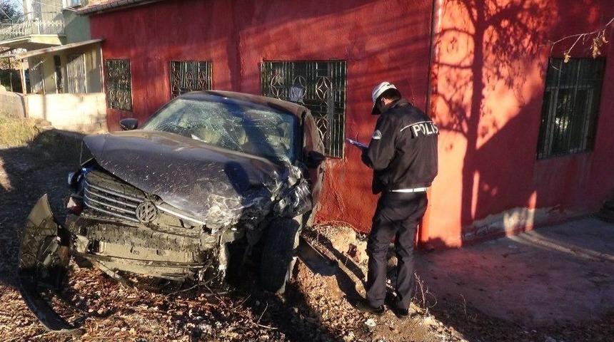 Aksaray&rsquo;da Otomobiller &Ccedil;arpıştı: 3 Yaralı