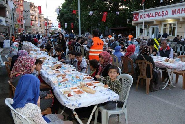 Kılıç: “5 Bin Kişiye İftar Yemeği Çıkarıyoruz”