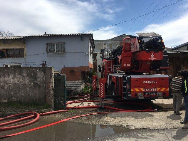 İstanbul’da Fabrika Yangını Korkuttu