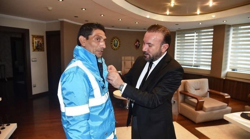 Başkan Doğan, &Ccedil;alışanlarını &Ouml;d&uuml;llendiriyor