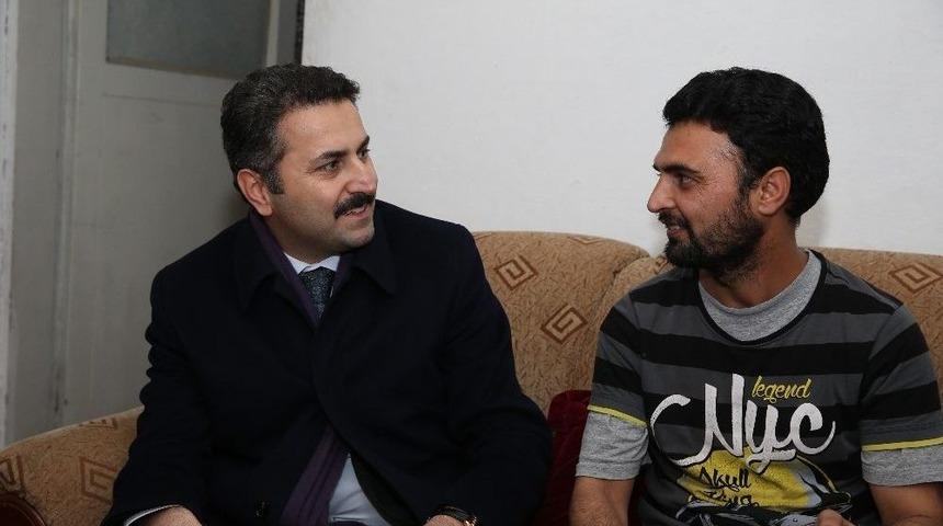 Taliban&rsquo;ın Zulm&uuml;nden Ka&ccedil;ak Aileye Ziyaret