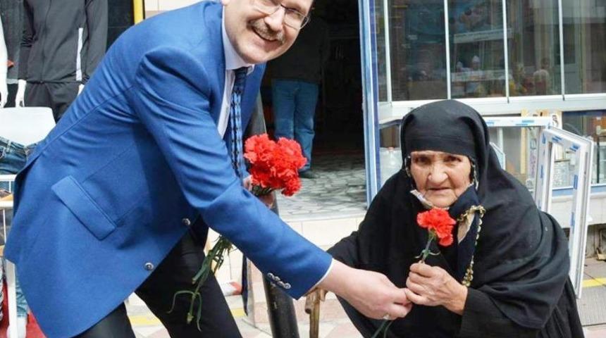 &Ouml;zkan: &ldquo;yaşlılar Toplumun Rehberidir&rdquo;