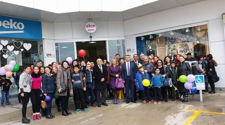 &Ouml;zel &Ccedil;ocuklar Sinemaya Gitti