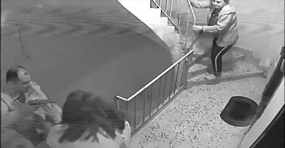 Trafik Polisinin Silah &Ccedil;ektiği Hamile Kadının Komşusu Konuştu